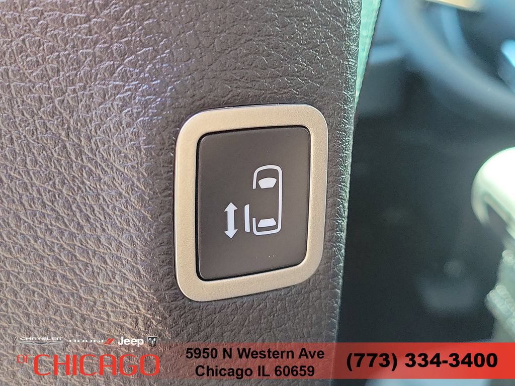 New 2026 Chrysler Pacifica Select AWD/4WD image 17
