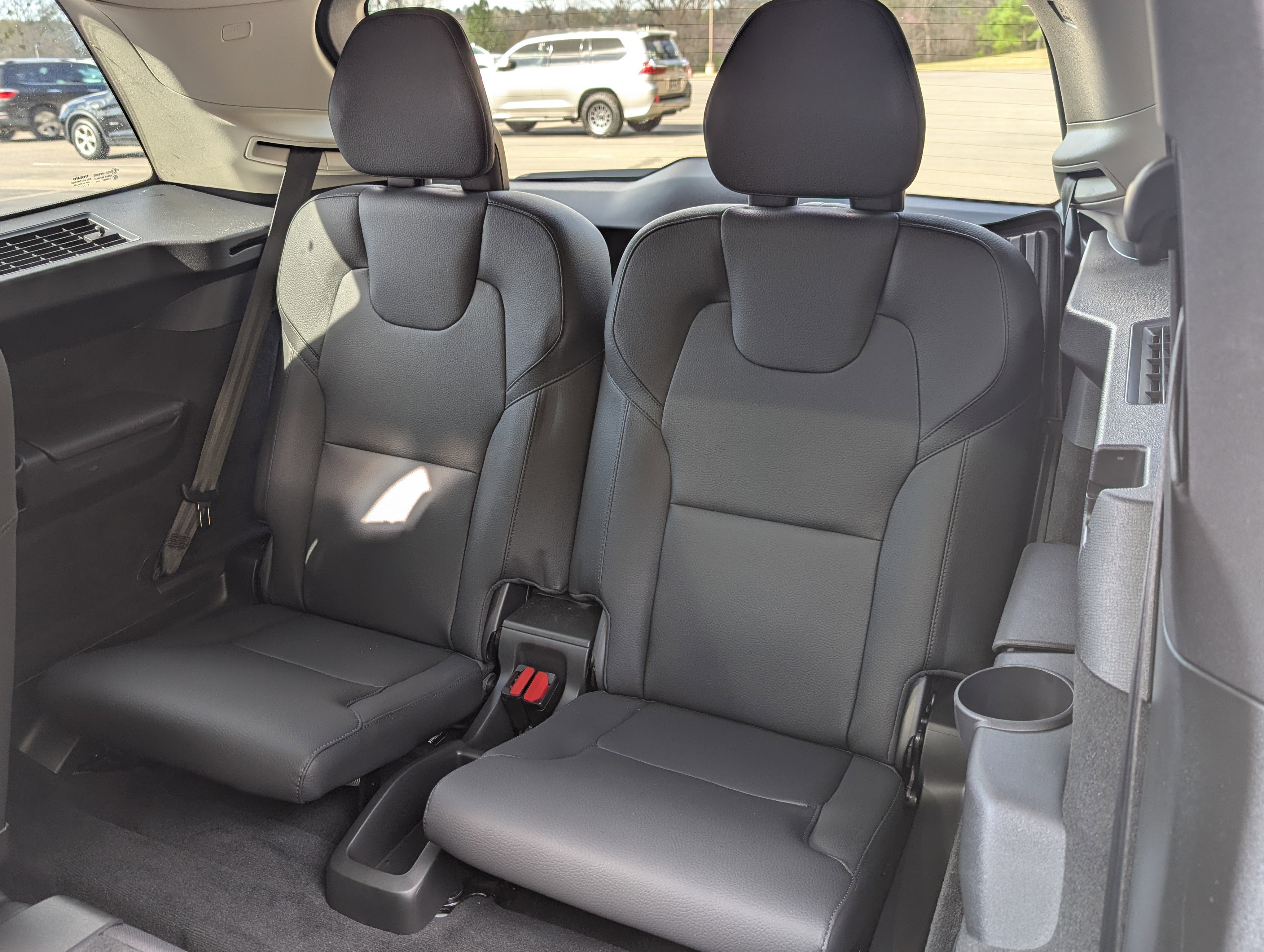 Used 2024 Volvo XC90 T8 Plus w/ Protection Package Premier image 18