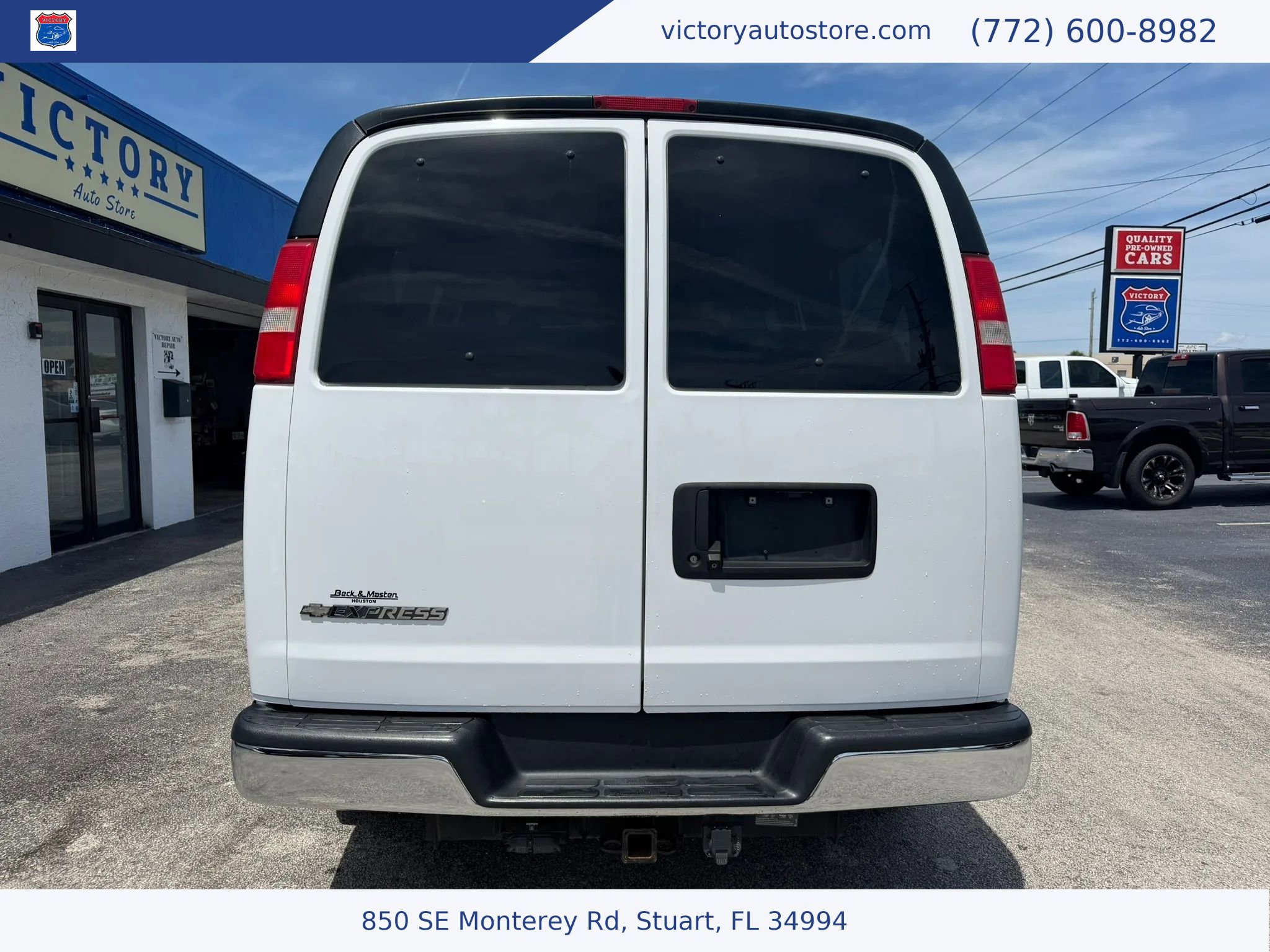 Used 2018 Chevrolet Express 3500 LT w/ LT Preferred Equipment Group RWD image 4