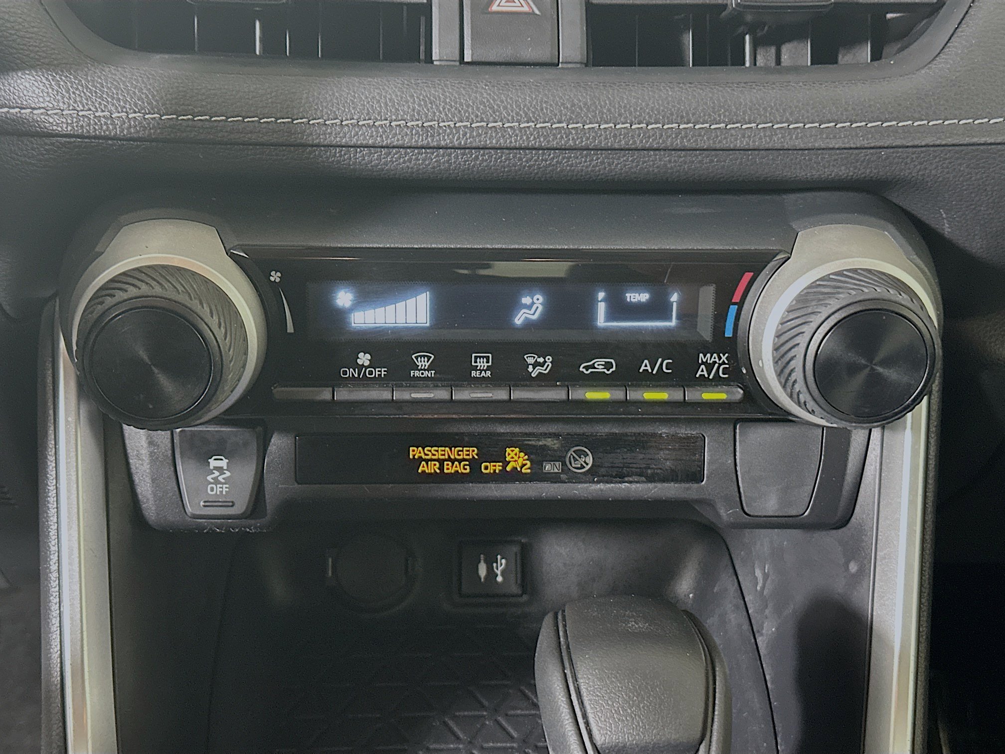 Used 2019 Toyota RAV4 LE FWD image 22