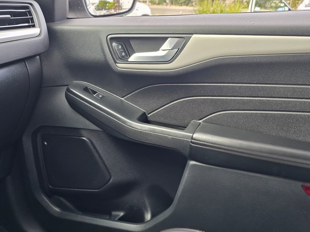 Used 2022 Ford Escape SEL image 26
