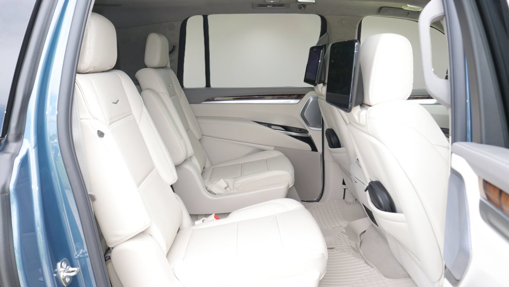 New 2026 Cadillac Escalade ESV Platinum Sport w/ LPO, ONYX Package AWD/4WD image 16