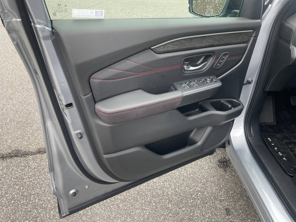 New 2026 Honda Pilot Black Edition image 32