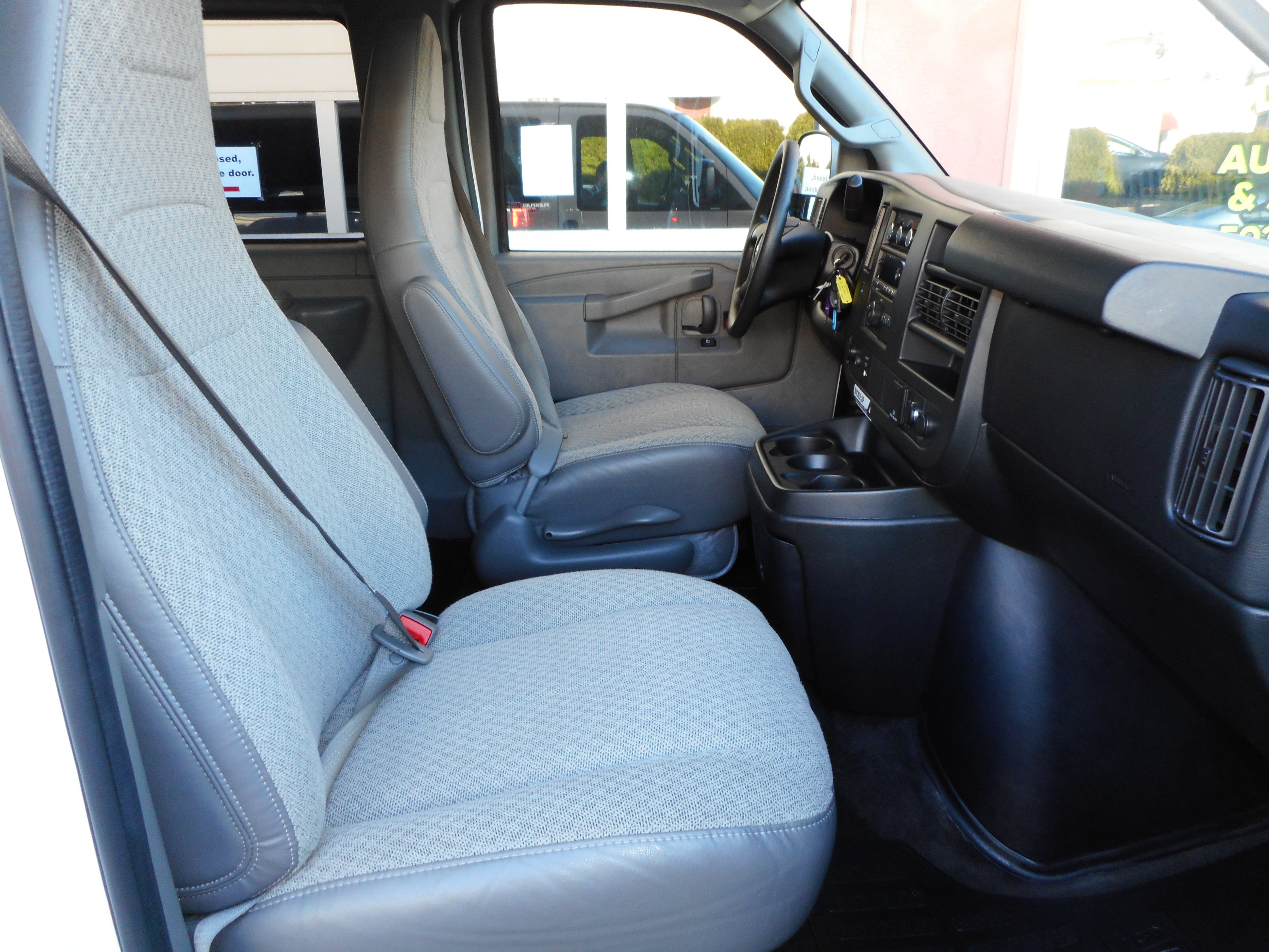 Used 2016 Chevrolet Express 3500 LT w/ LT Preferred Equipment Group RWD image 27