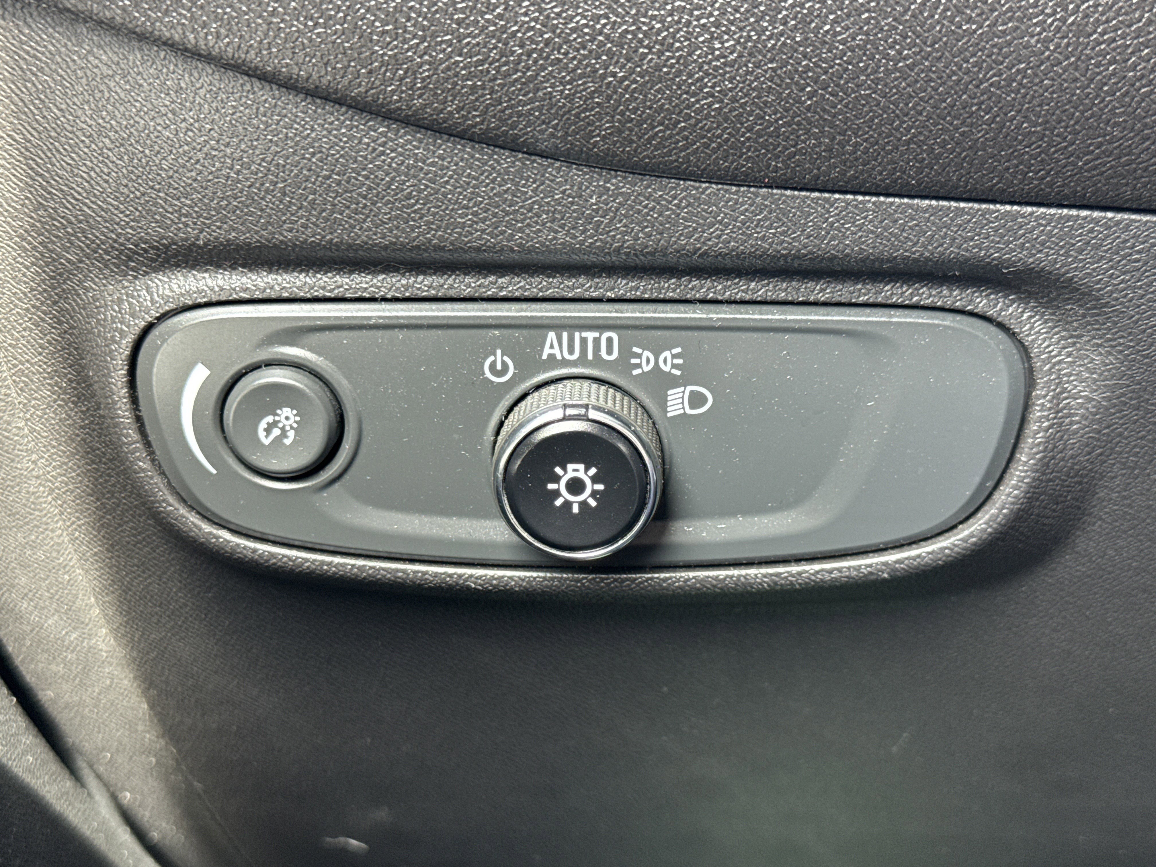 Used 2023 Chevrolet Equinox LT AWD/4WD image 15