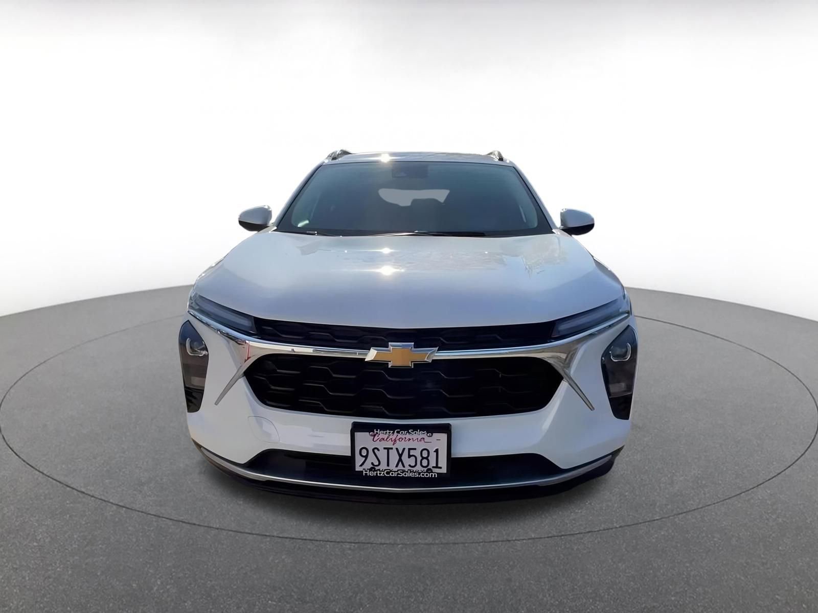 Used 2025 Chevrolet Trax LT w/ LT Convenience Package image 4