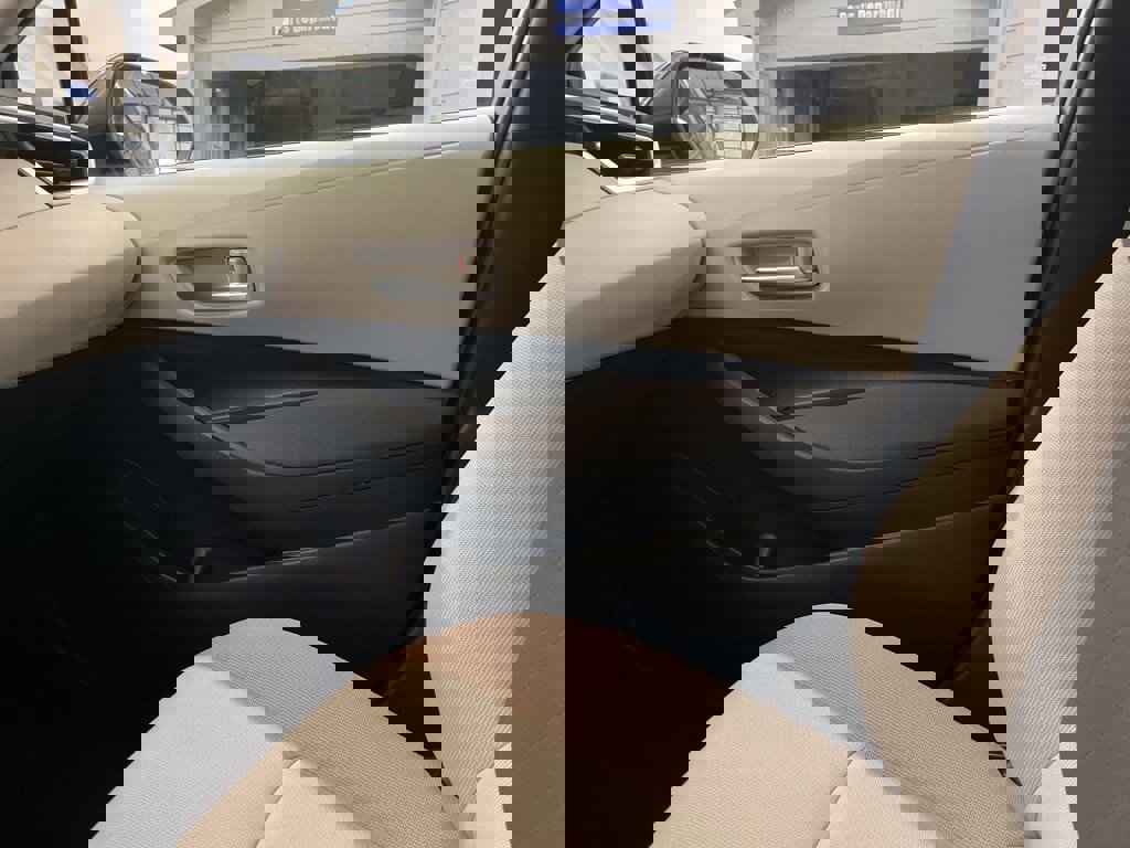 Used 2020 Toyota Corolla LE image 14