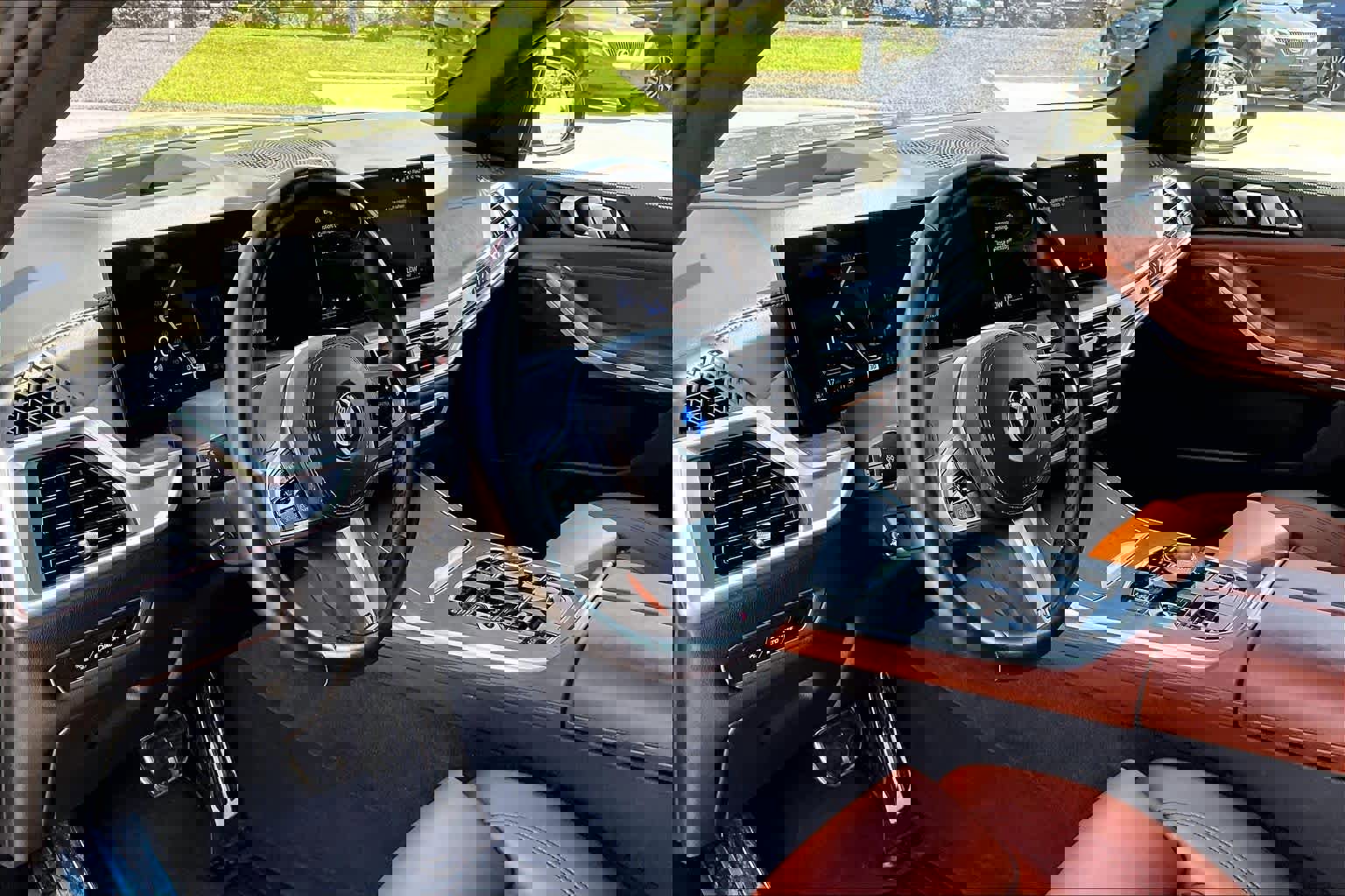 Used 2024 BMW X7 xDrive40i w/ M Sport Package AWD/4WD image 18