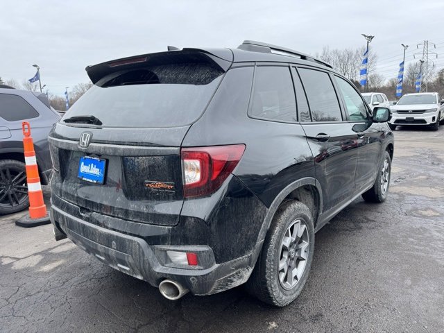 Used 2023 Honda Passport TrailSport image 2
