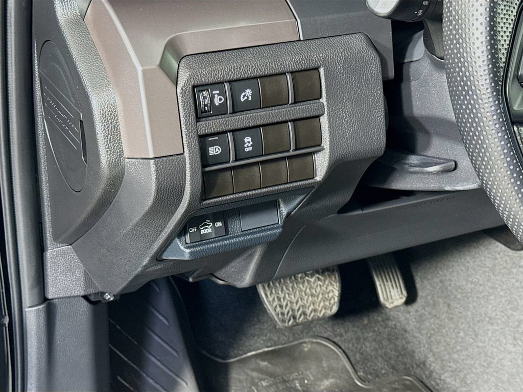 Used 2025 Toyota Tacoma SR5 RWD image 10