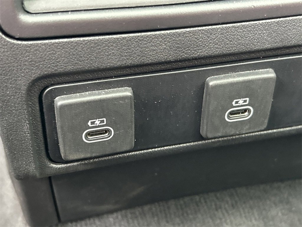 Used 2024 Jaguar F-PACE R-Dynamic S image 22