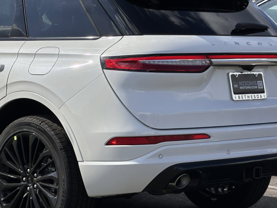 New 2025 Lincoln Corsair Reserve w/ Jet Appearance Package image 5