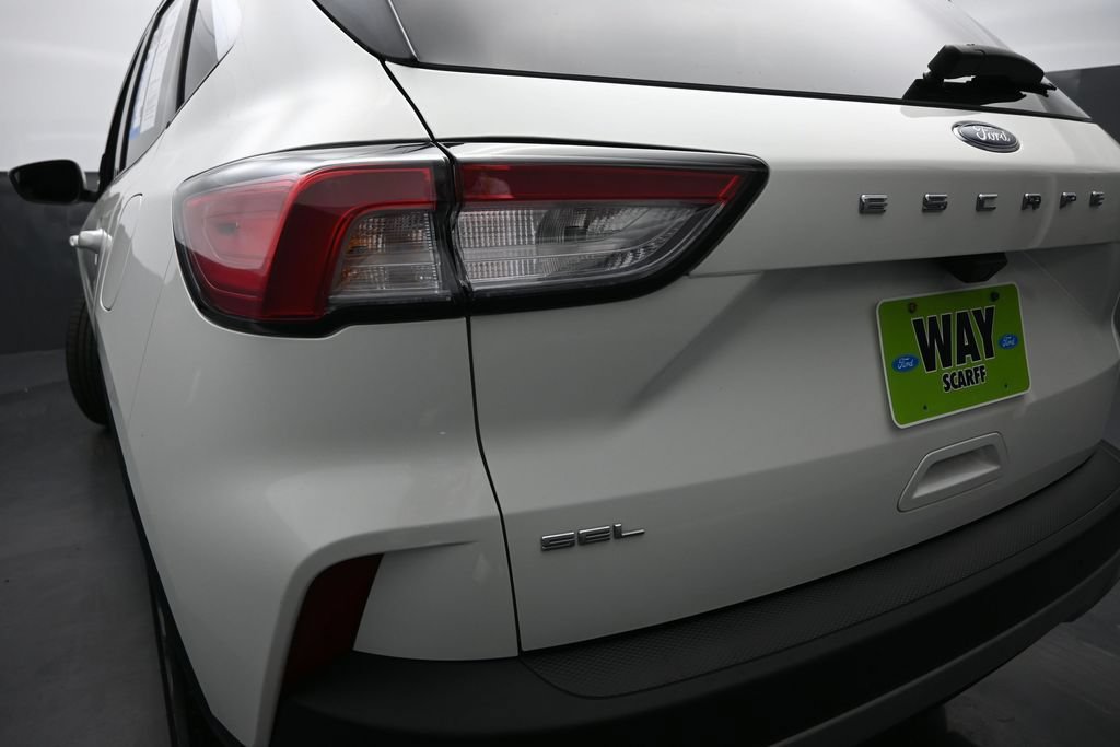 Used 2022 Ford Escape SEL FWD image 2