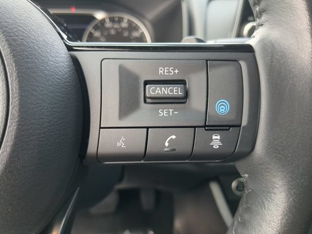 Used 2023 Nissan Rogue SV w/ SV Premium B Package FWD image 32