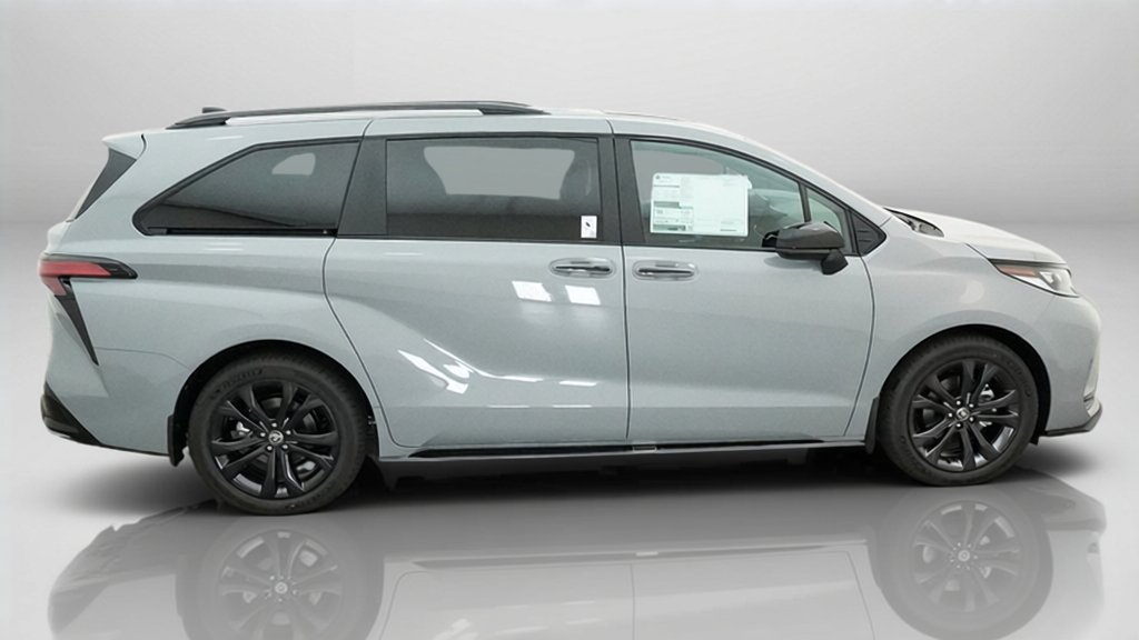 New 2026 Toyota Sienna XSE FWD image 7