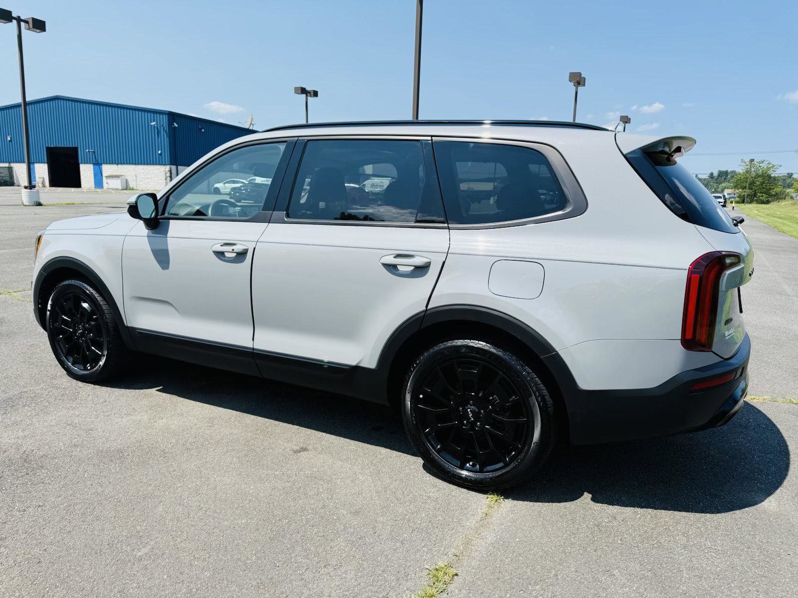 Used 2022 Kia Telluride SX w/ SX Prestige Package image 4