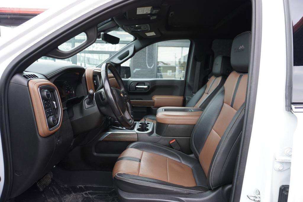 Used 2022 Chevrolet Silverado 1500 High Country w/ Technology Package image 2