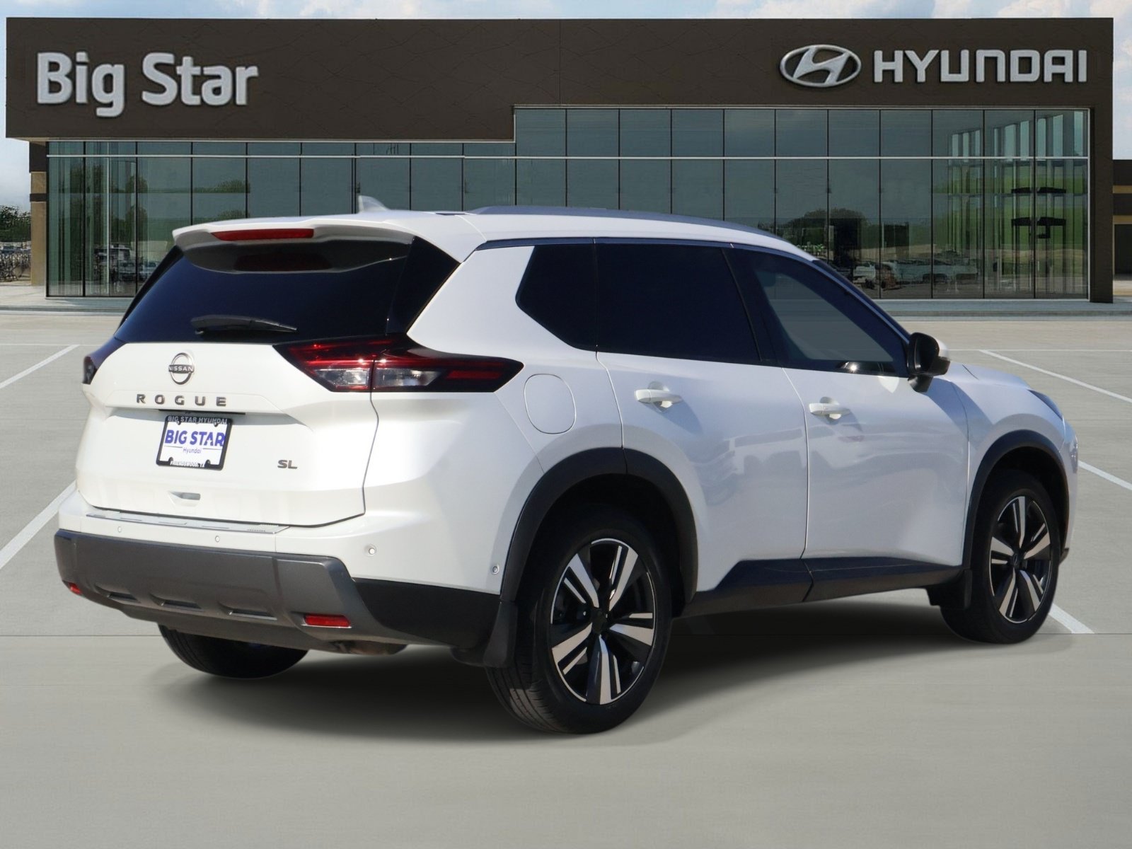 Used 2024 Nissan Rogue SL w/ SL Premium Package FWD image 4