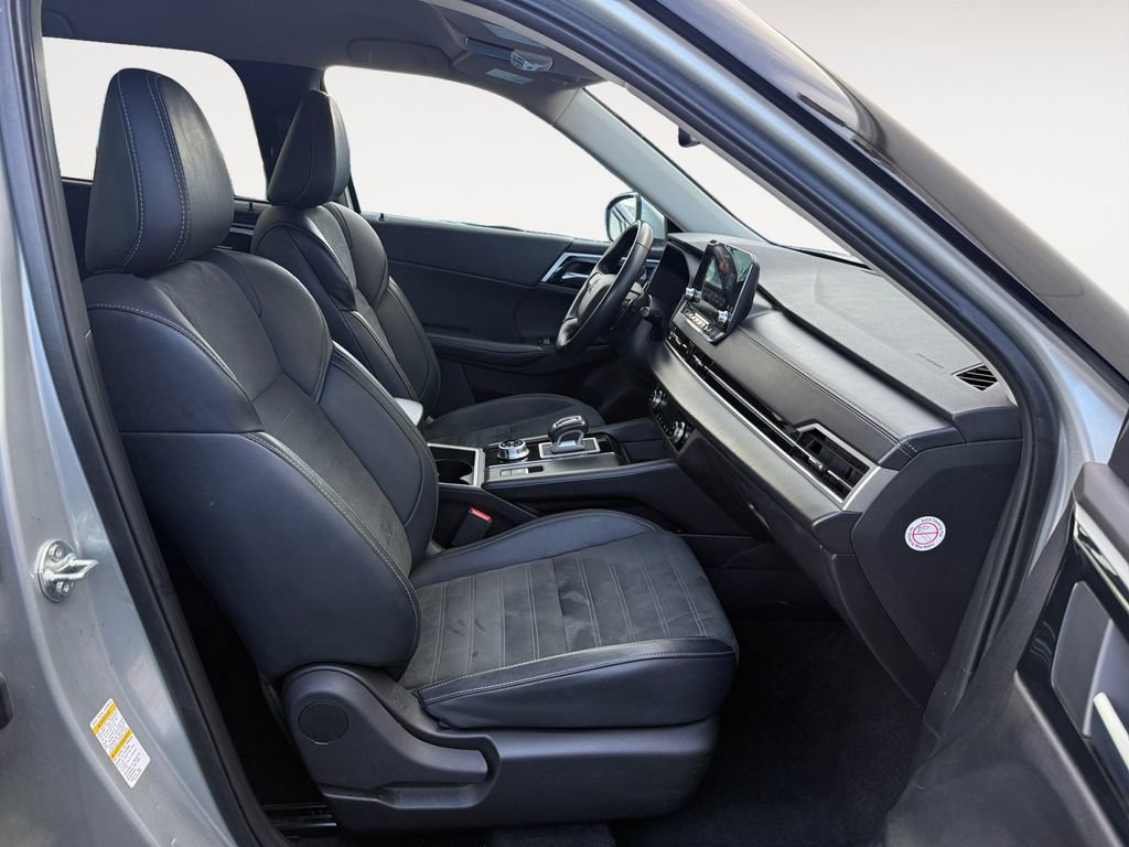 Used 2024 Mitsubishi Outlander SE image 15