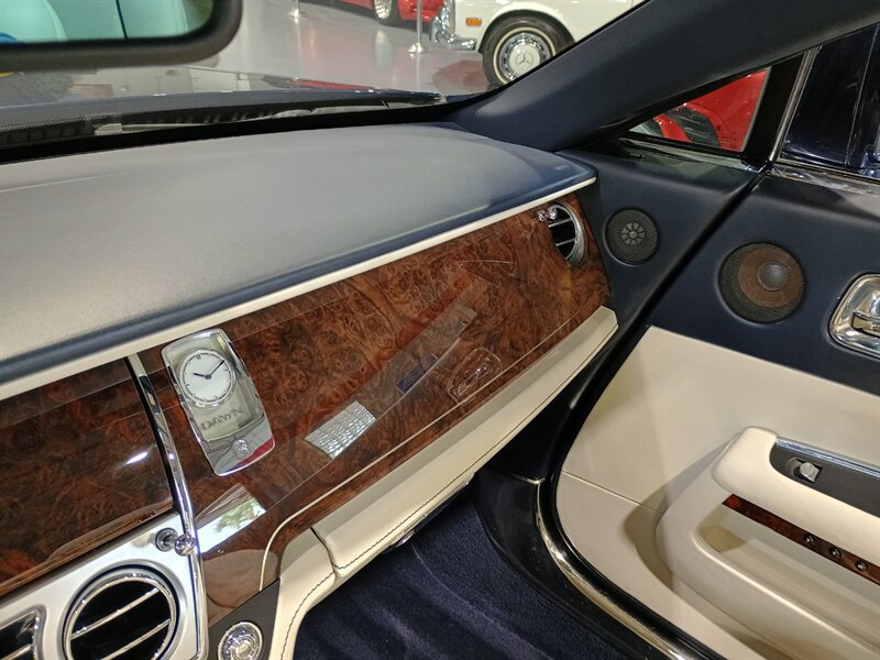 Used 2016 Rolls-Royce Dawn RWD image 25