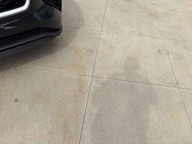 Used 2025 Toyota Highlander XLE image 3