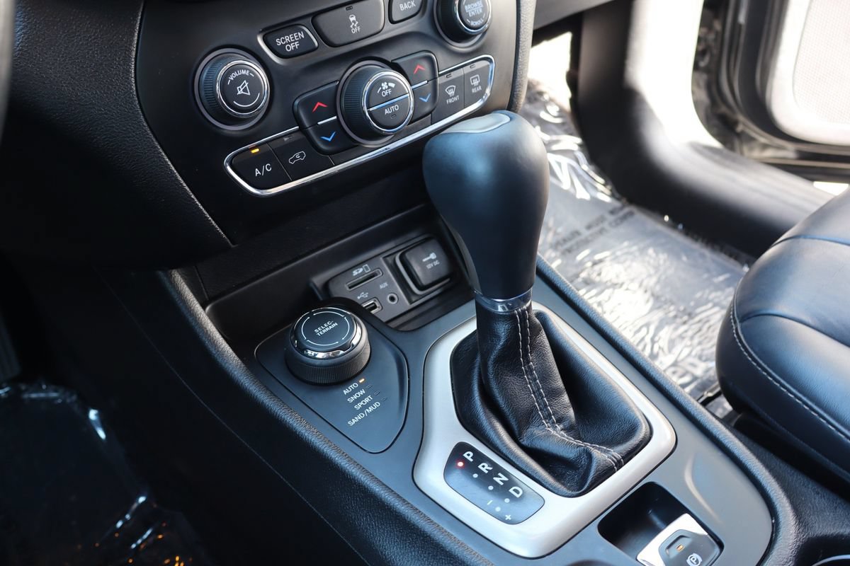 Used 2016 Jeep Cherokee Limited AWD/4WD image 18