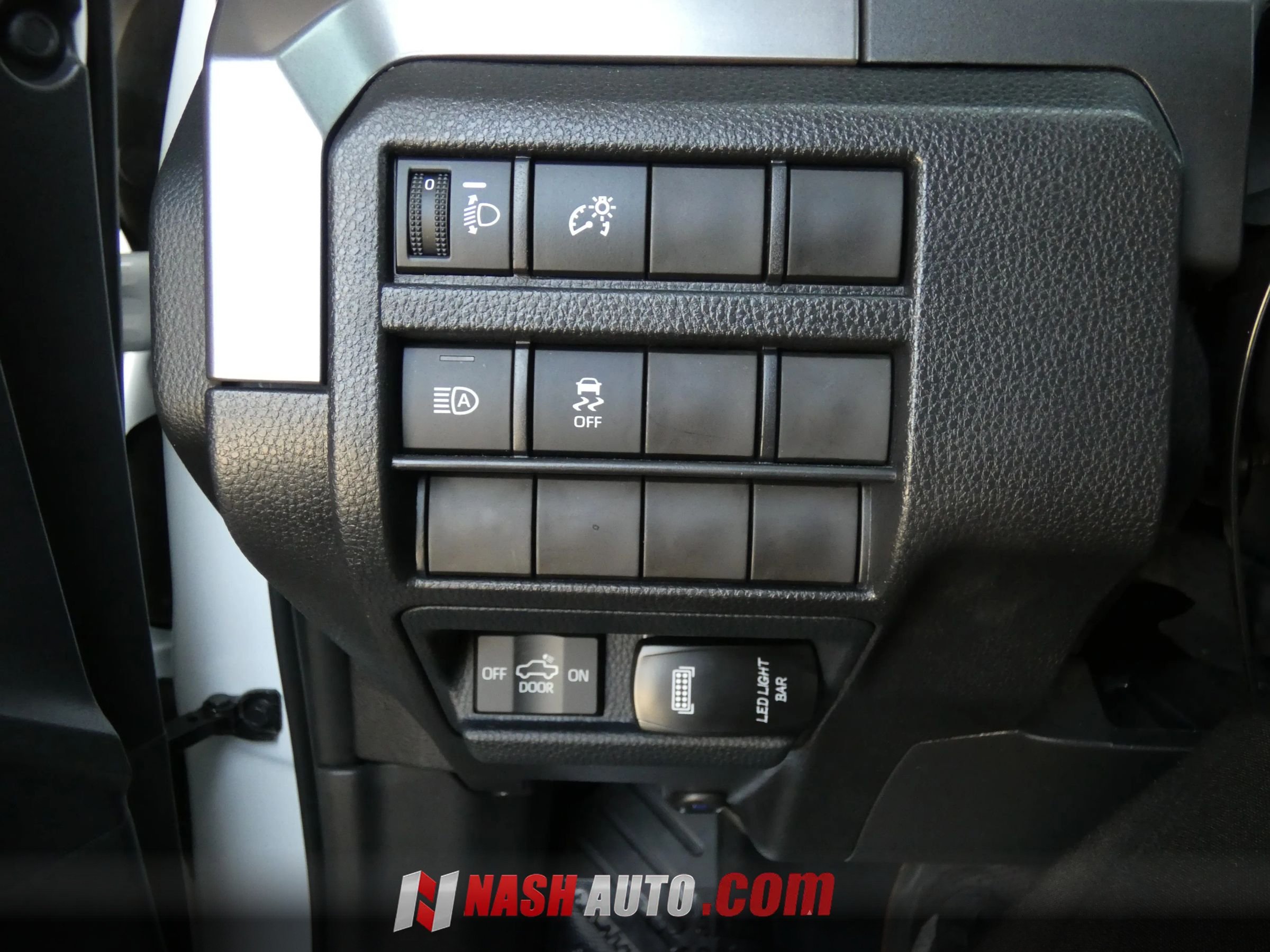 Used 2025 Toyota Tacoma TRD Sport AWD/4WD image 68