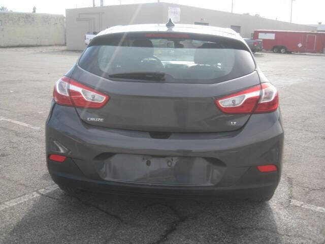 Used 2017 Chevrolet Cruze LT image 6