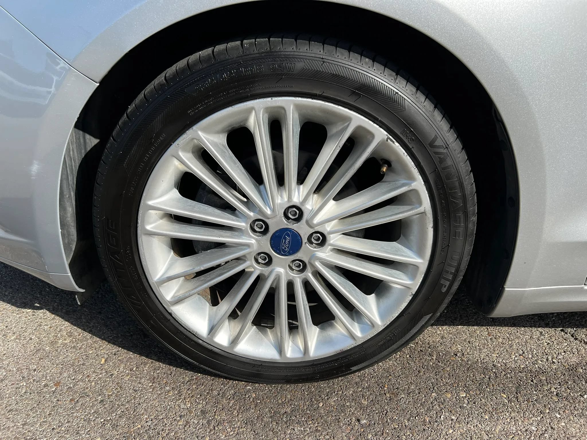 Used 2016 Ford Fusion SE w/ Equipment Group 202A FWD image 9