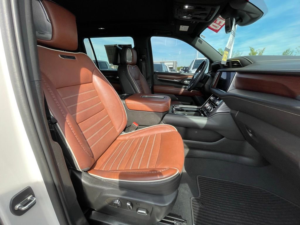 Used 2023 GMC Yukon XL Denali Ultimate AWD/4WD image 29