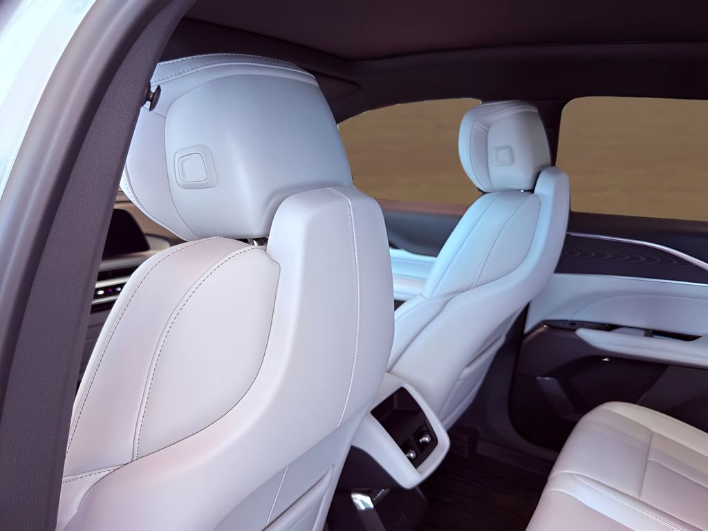 New 2026 Cadillac Lyriq Luxury w/ LPO, Floor Liner Package AWD/4WD image 19