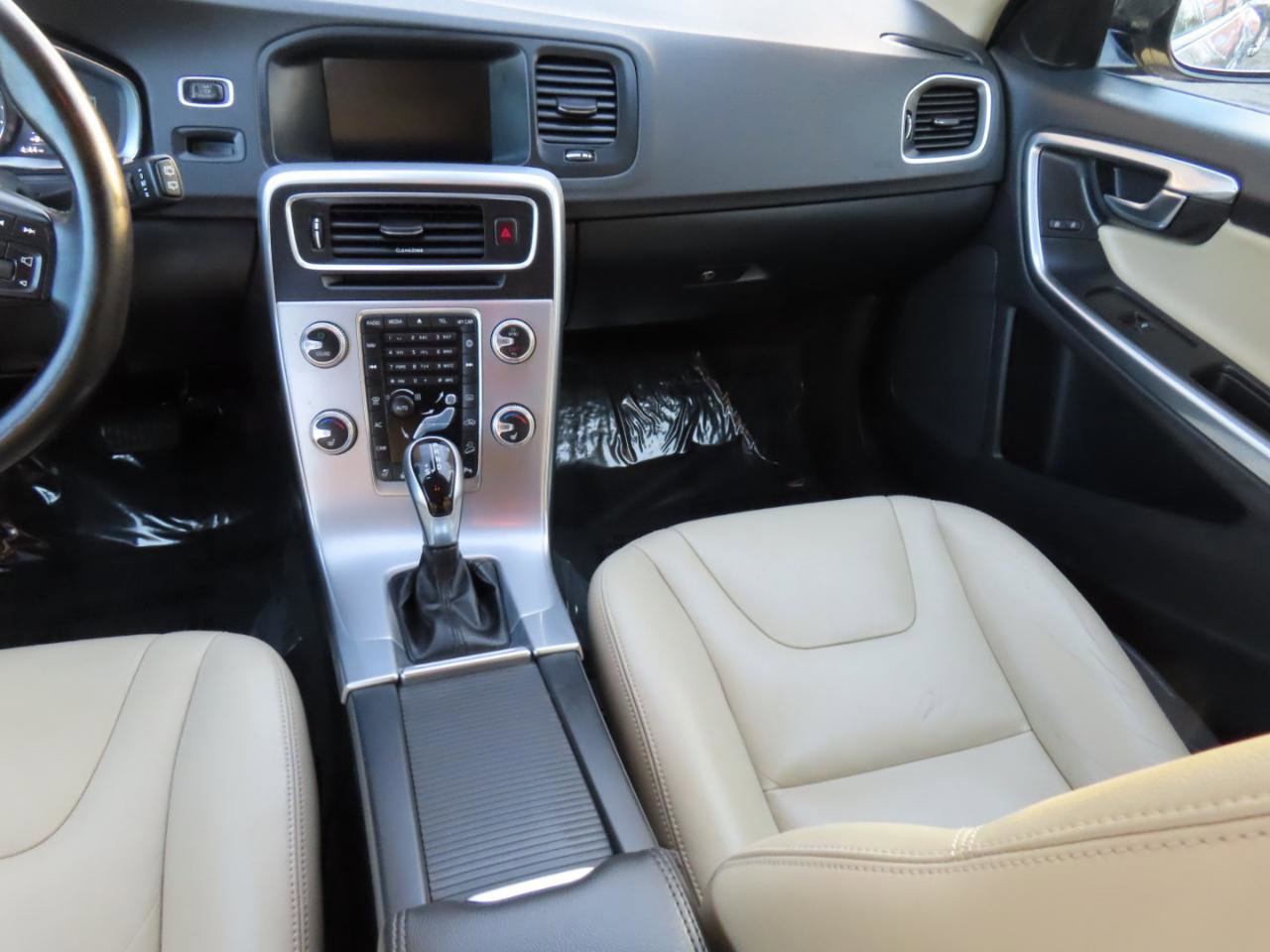 Used 2017 Volvo V60 T5 Cross Country w/ Climate Package image 14