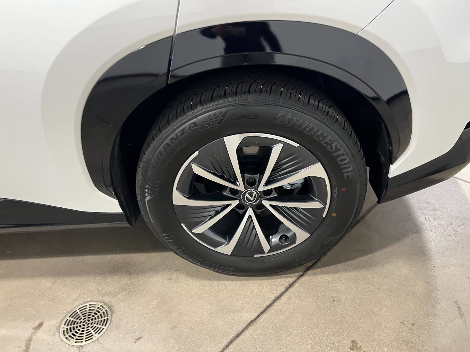 Used 2025 Lexus RZ 450e image 43