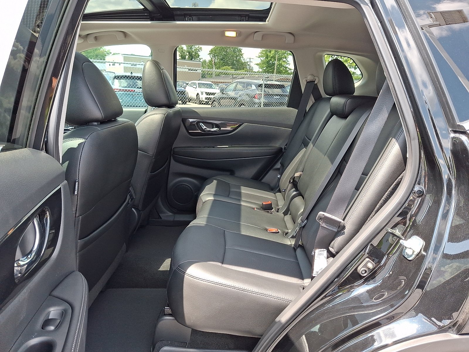 Used 2019 Nissan Rogue SL w/ Premium Package AWD/4WD image 12