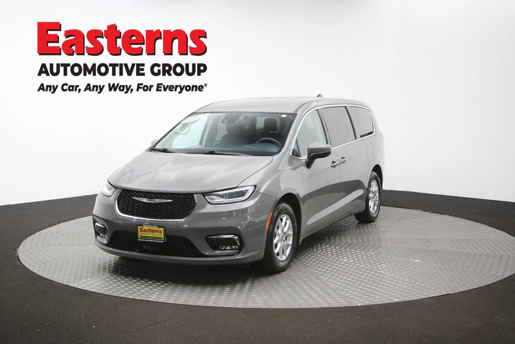 Used 2023 Chrysler Pacifica Touring-L FWD image 55