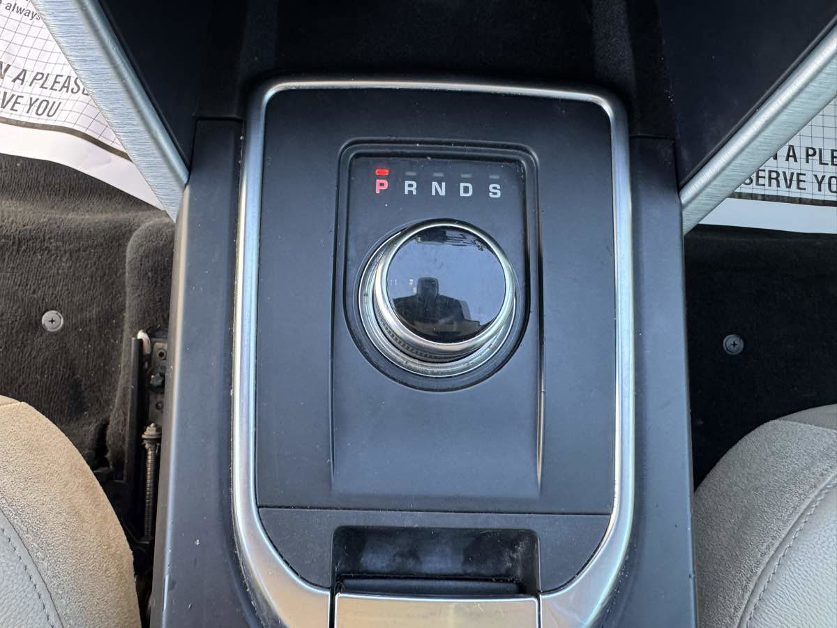 Used 2018 Land Rover Discovery Sport HSE image 18