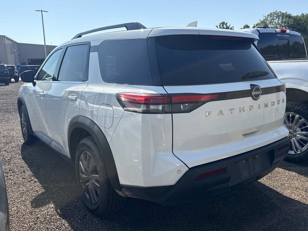 Used 2025 Nissan Pathfinder SV FWD image 4