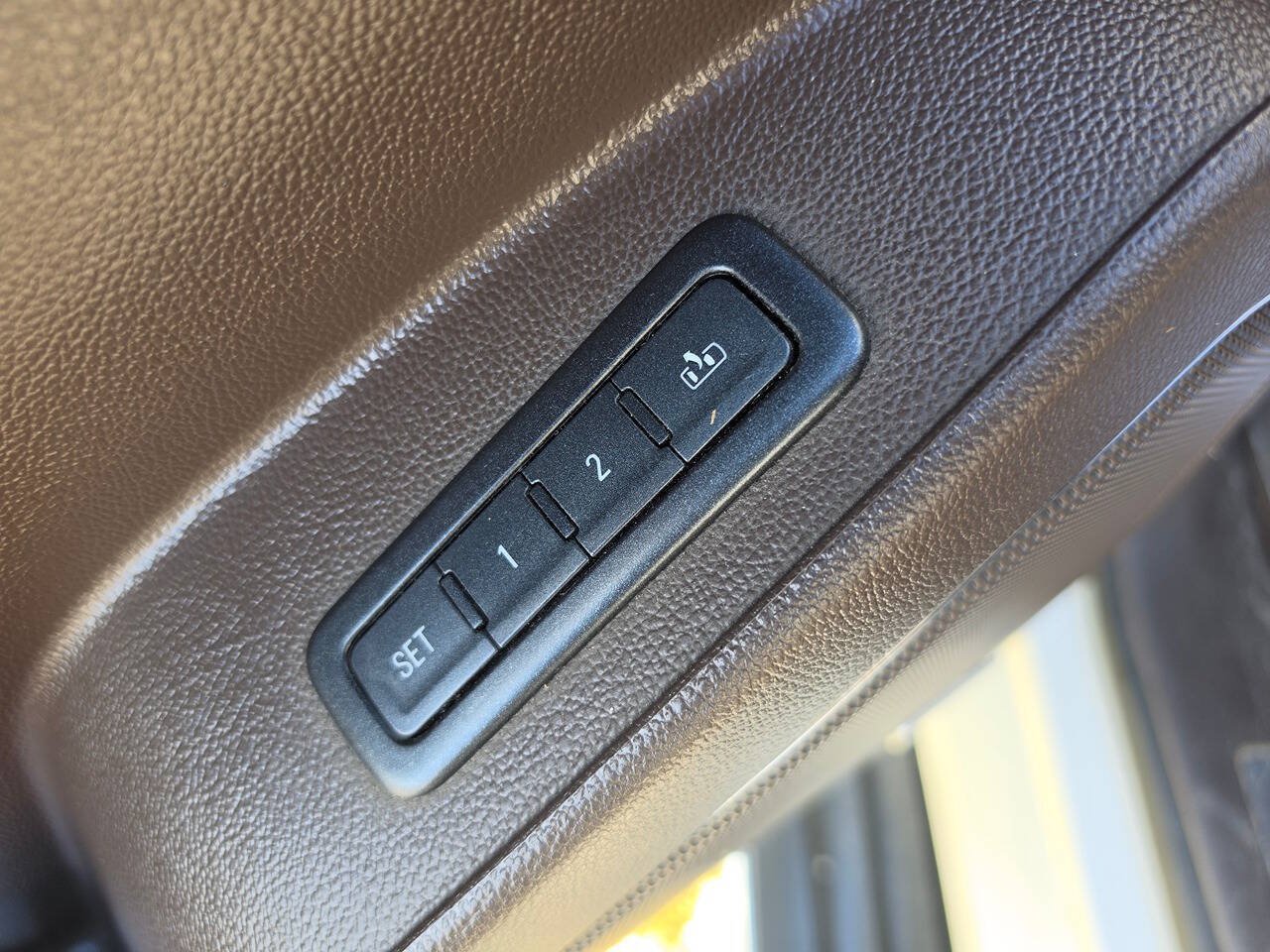 Used 2015 GMC Yukon Denali w/ Touring Package AWD/4WD image 44