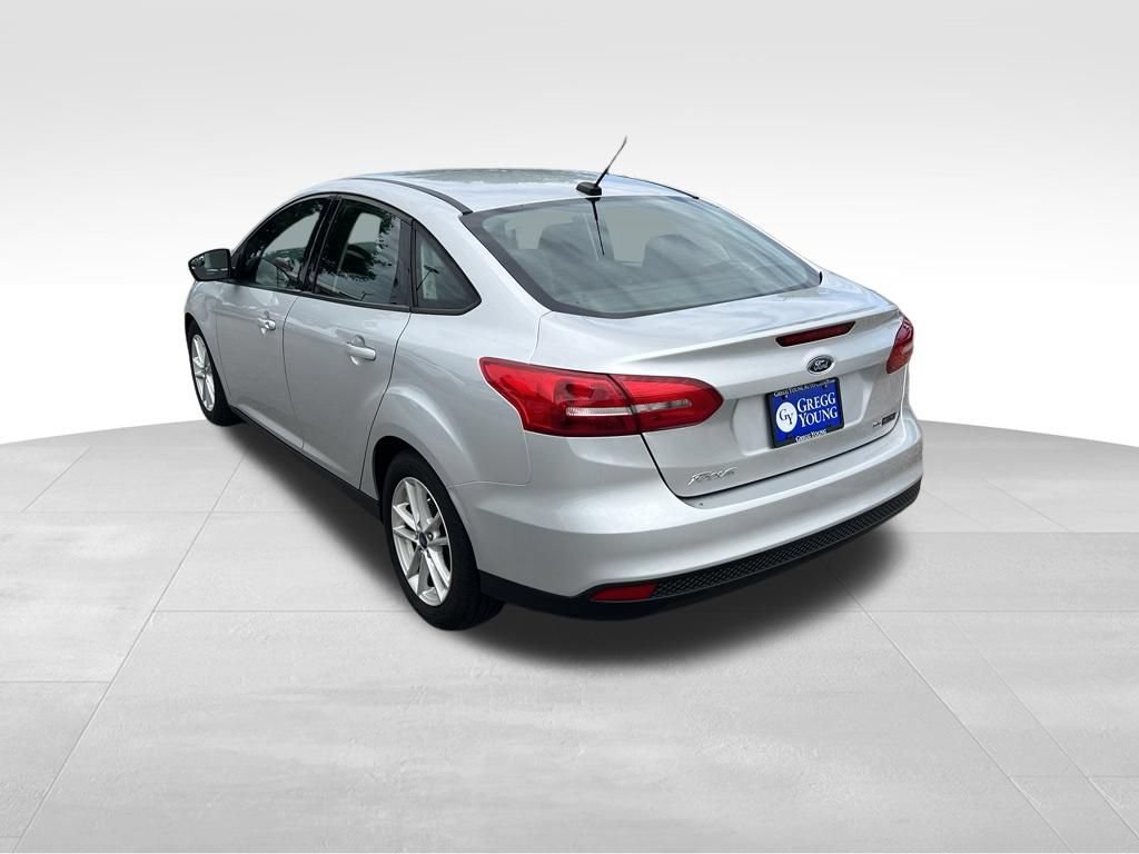 Used 2018 Ford Focus SE FWD image 4