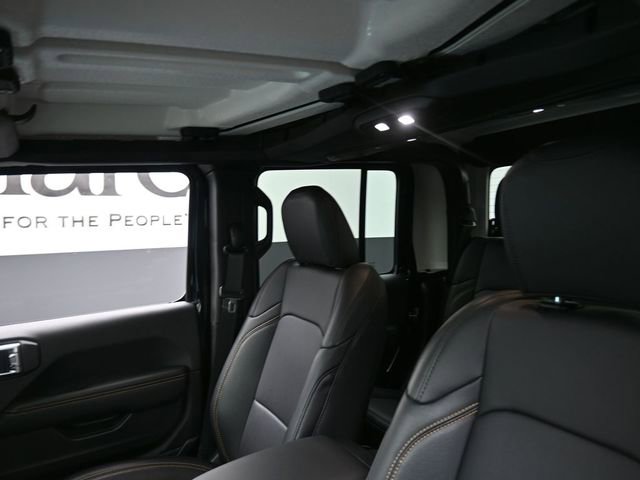 Used 2025 Jeep Gladiator Sport image 17