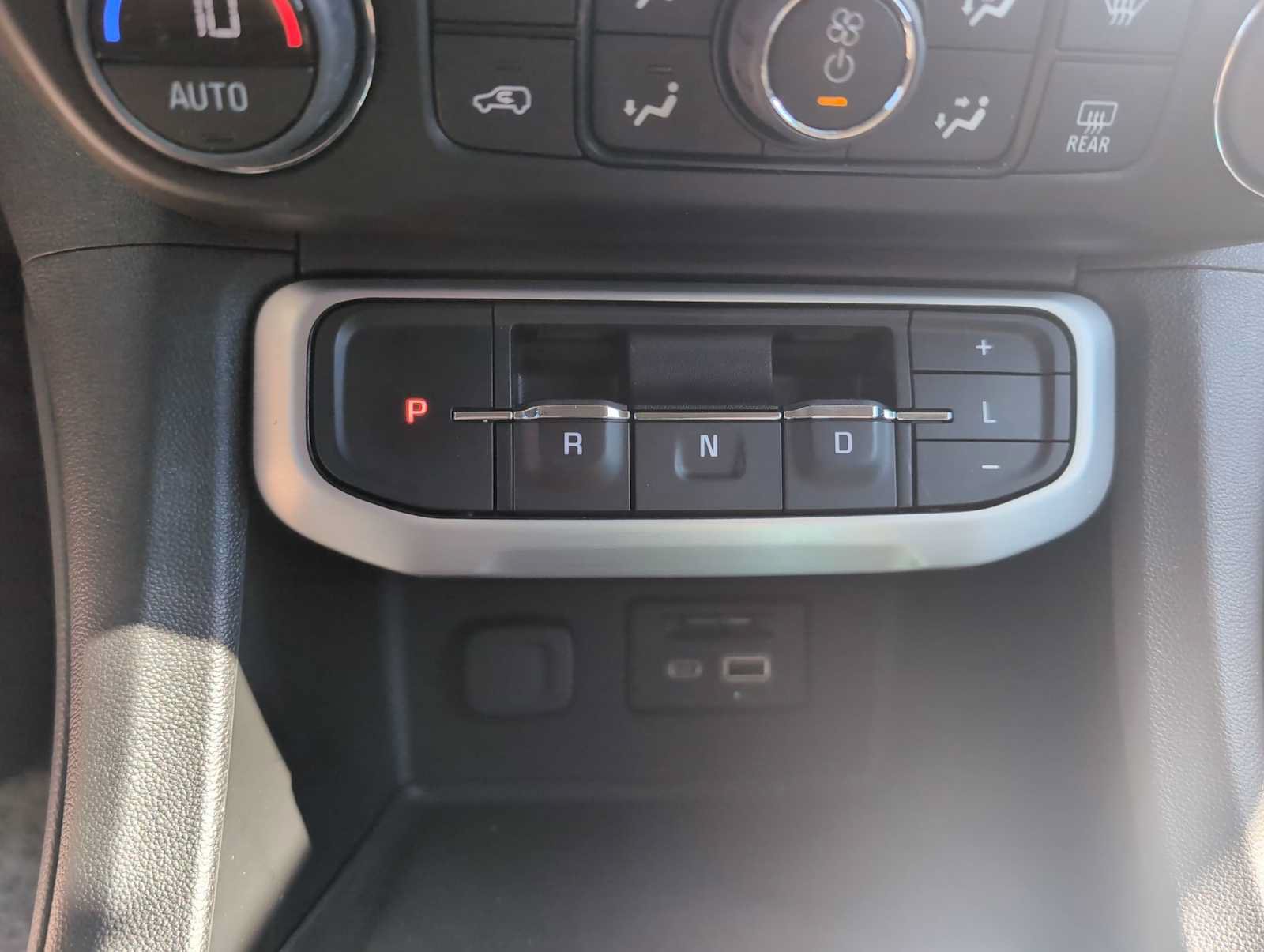 Used 2023 GMC Acadia SLT w/ Preferred Package FWD image 16