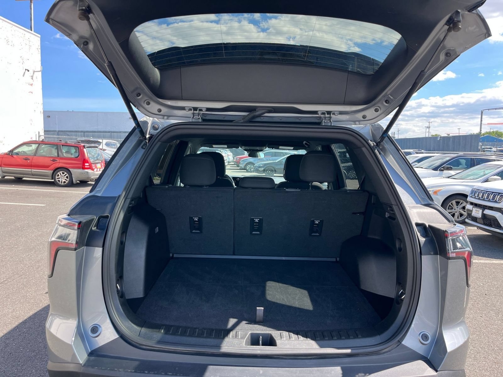 Used 2025 Chevrolet Equinox LT FWD image 31
