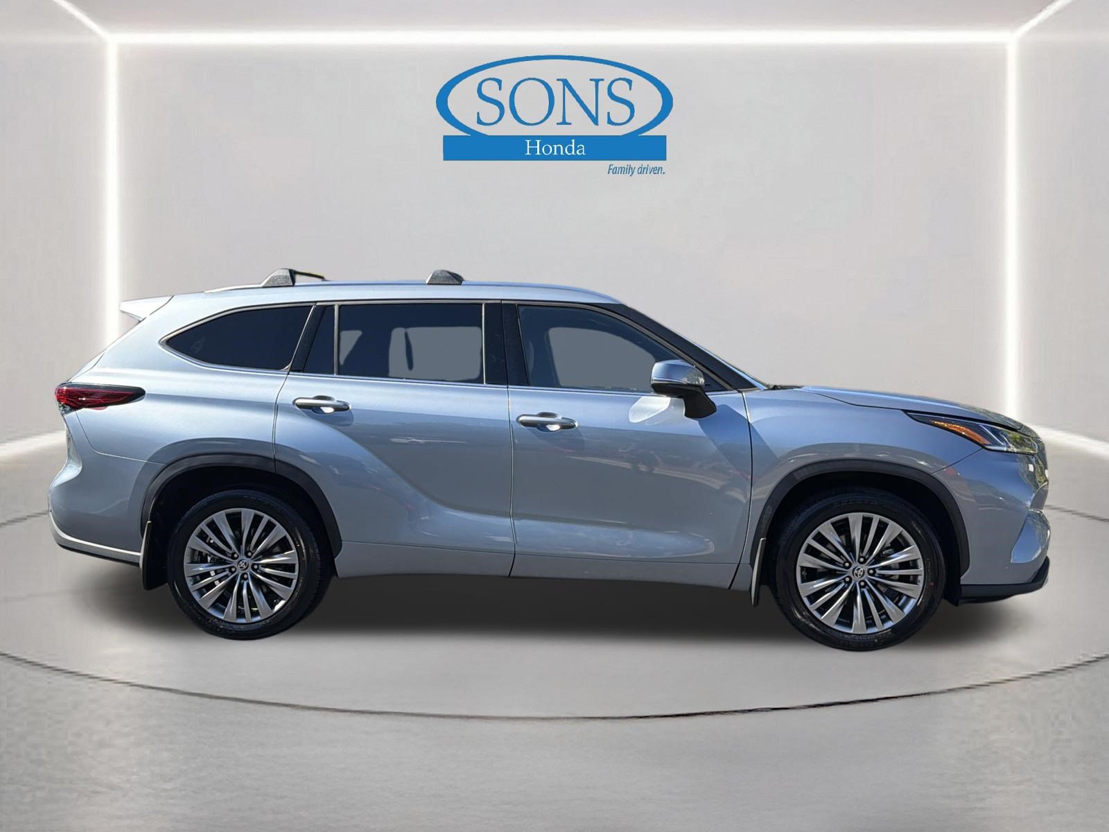Used 2021 Toyota Highlander Platinum AWD/4WD image 30