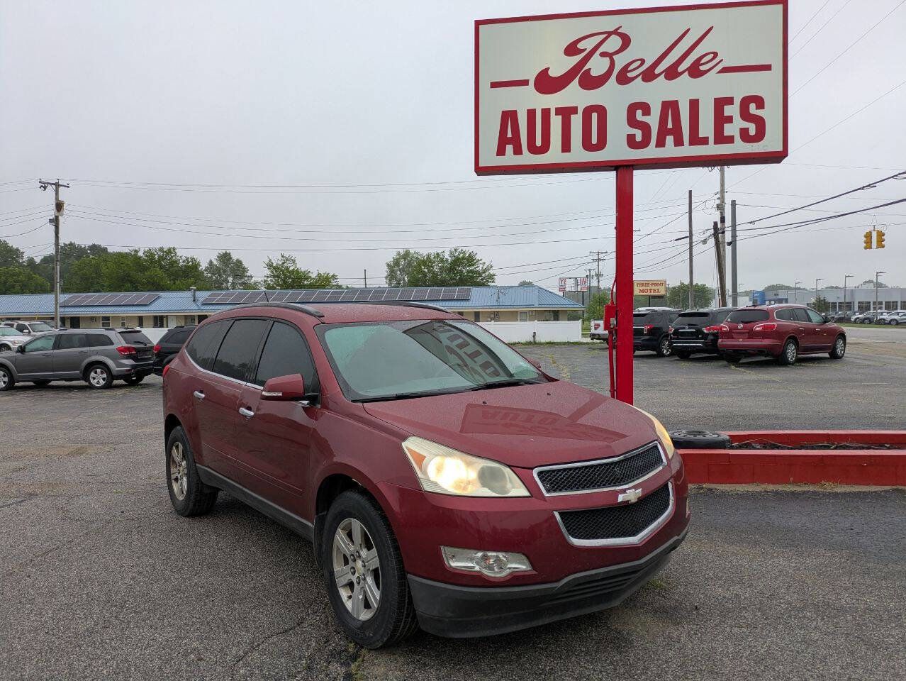 Used 2011 Chevrolet Traverse LT image 1