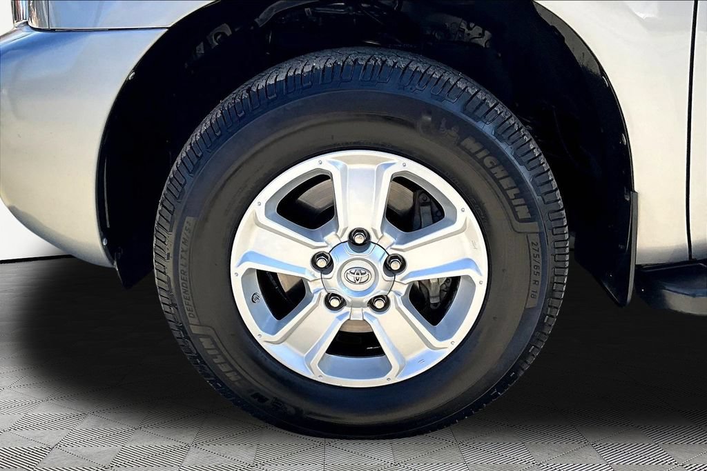 Used 2018 Toyota Sequoia SR5 RWD image 32