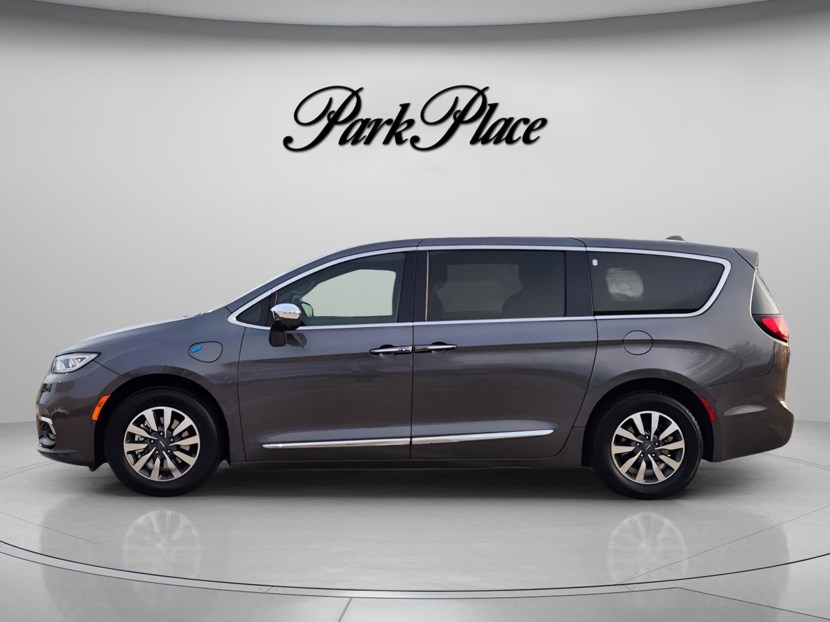 Used 2022 Chrysler Pacifica Limited video 2