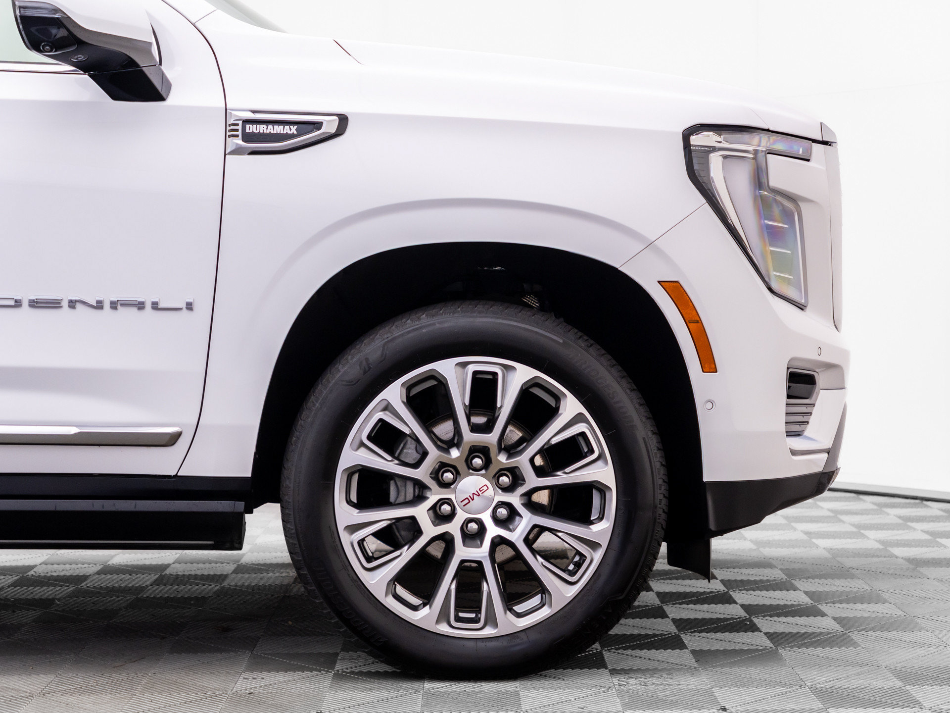 Used 2025 GMC Yukon XL Denali w/ Denali Reserve Package AWD/4WD image 39