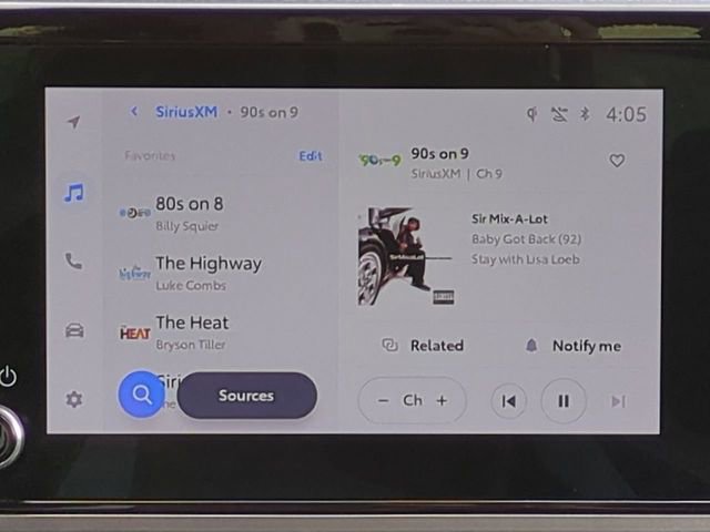Used 2025 Toyota Camry SE w/ Convenience Package image 17