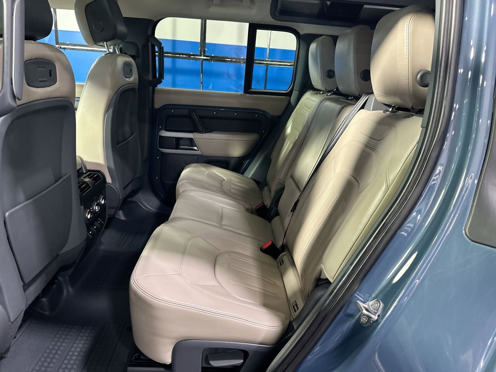 Used 2020 Land Rover Defender 110 HSE image 35