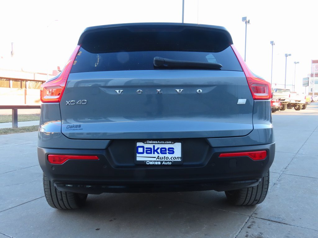 Used 2021 Volvo XC40 P8 Recharge image 6